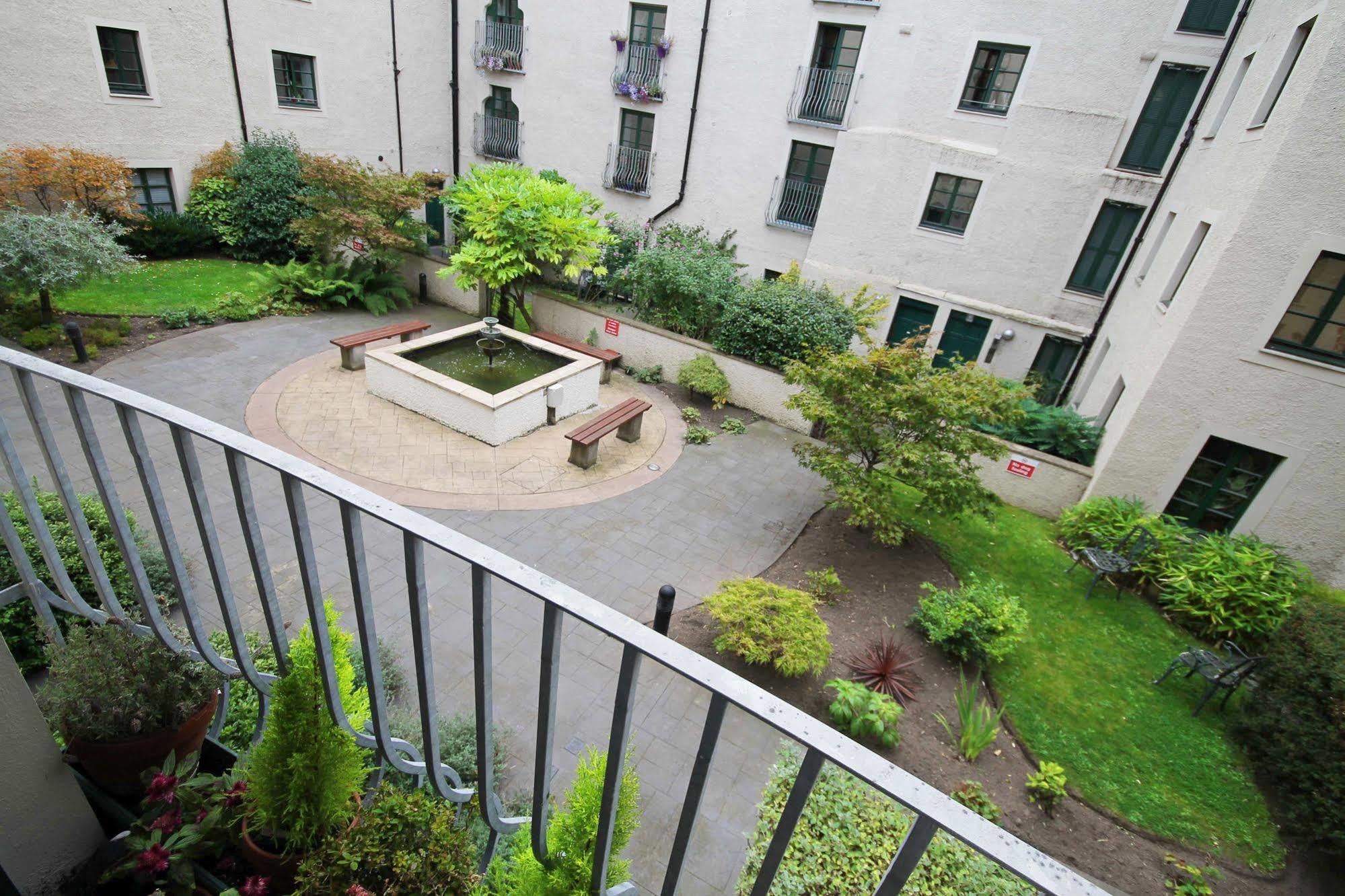 Edinburgh City Center Coady Apartment Sleeps 5 Free Car Park Space Buitenkant foto